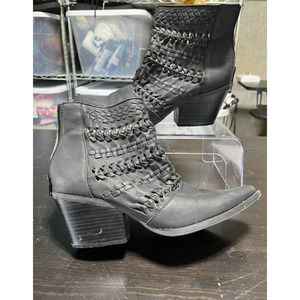 Seven Dials Quinn Size 7.5 Zip Up Black Ankle Boots with Braided Detail